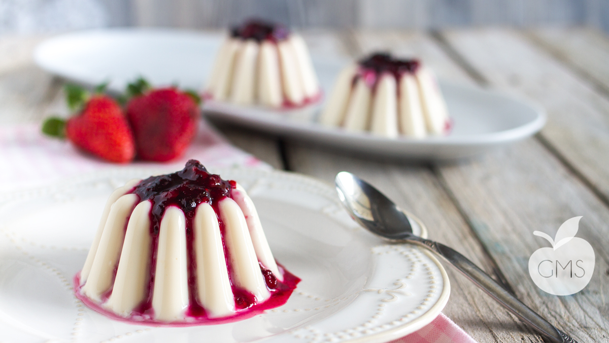 Panna cotta ai frutti di bosco | Ricetta facilissima