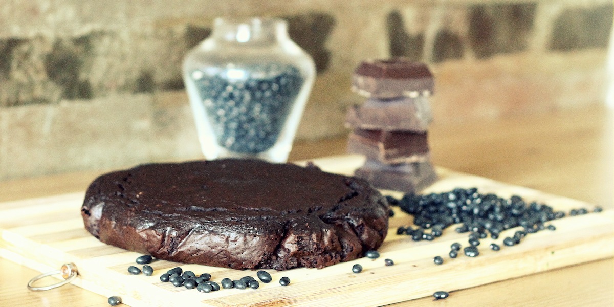 Torta ai fagioli neri e cioccolato