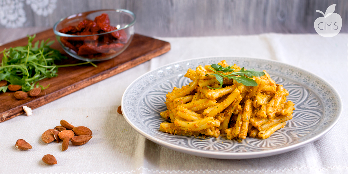 Pesto rosso alla rucola | Ricetta velocissima