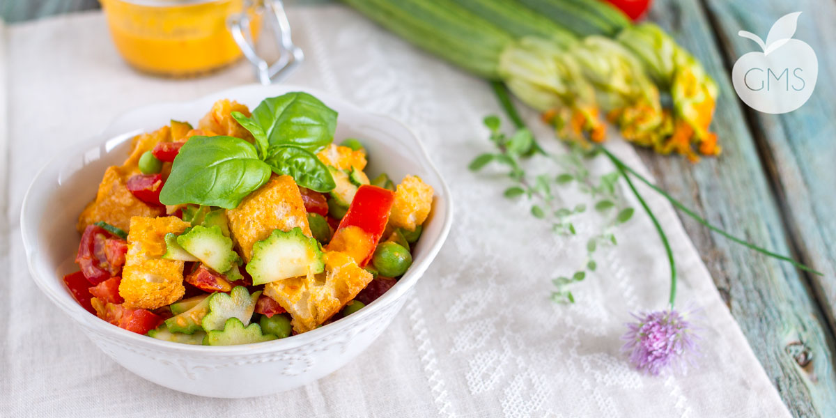 Panzanella con zucchine toscane e vinaigrette al pomodoro