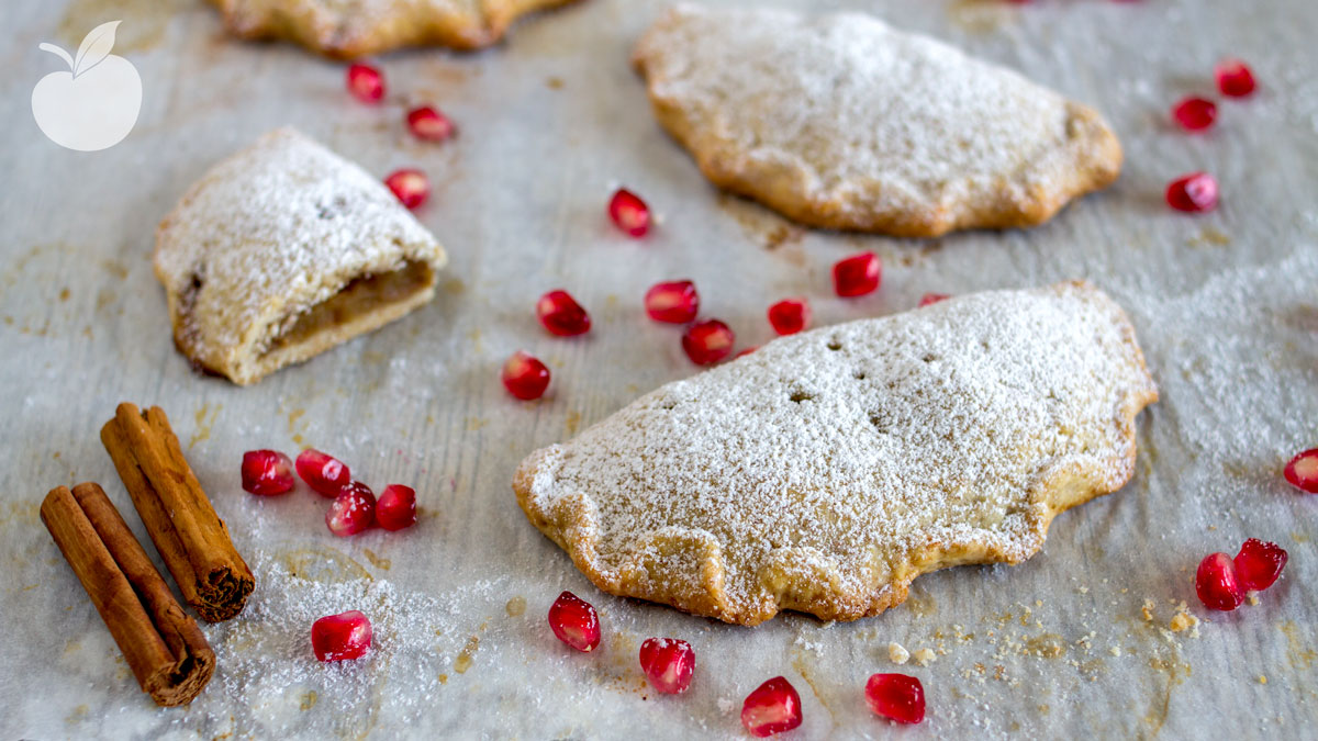 Biscotti ripieni alle pere e cardamomo | Ricetta vegan