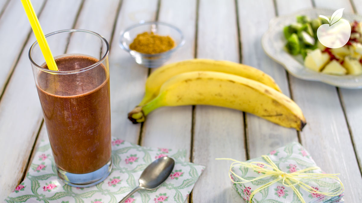 Frullato con banana, cacao e burro d’anacardi