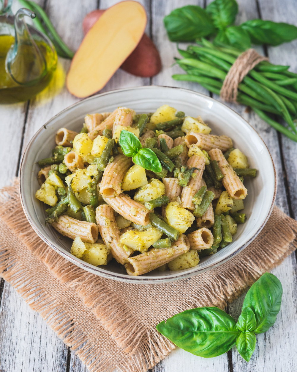 Pasta alla ligure con patate, fagiolini e basilico