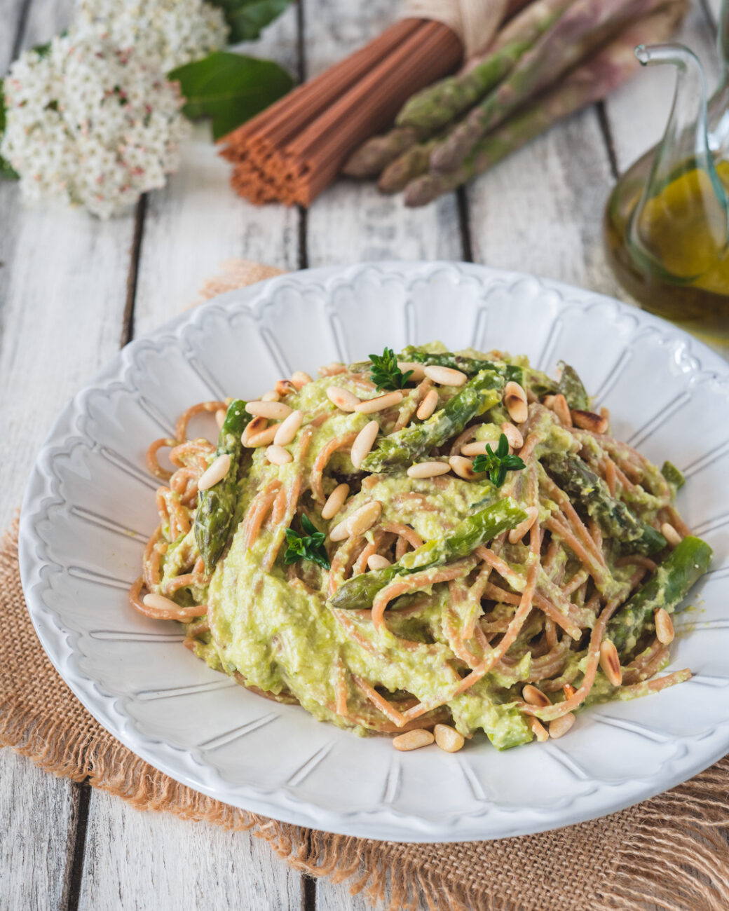 Spaghetti al pesto di asparagi