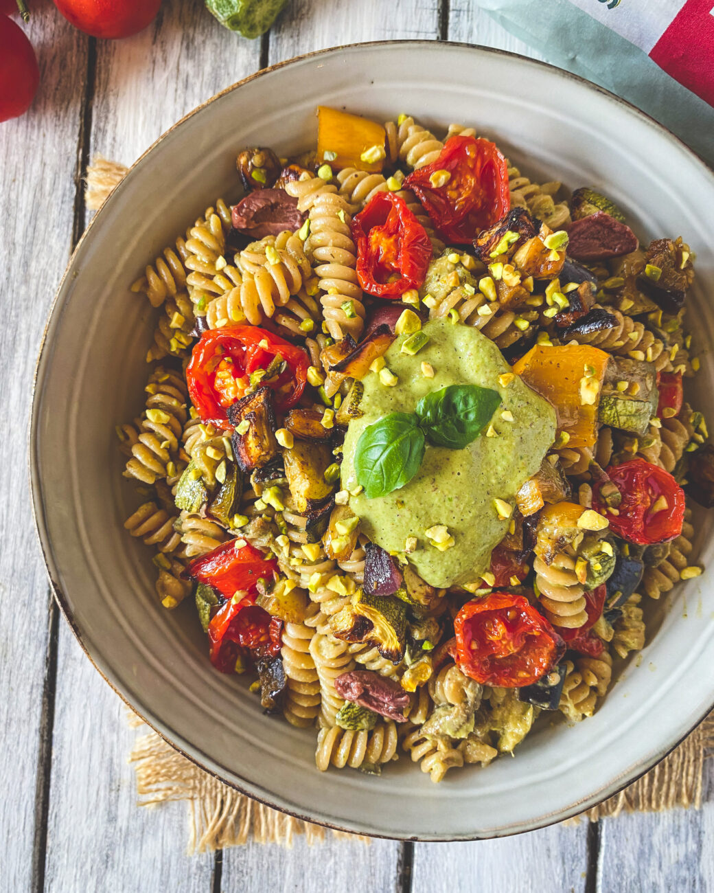 Trivelline al sapore di estate con pesto al pistacchio