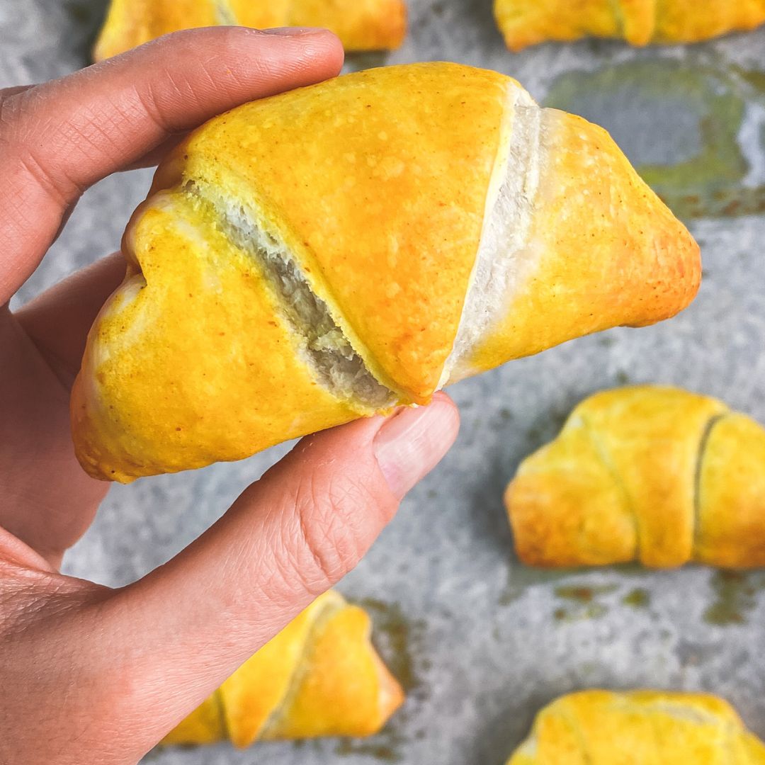 Croissant salati al radicchio e formaggio