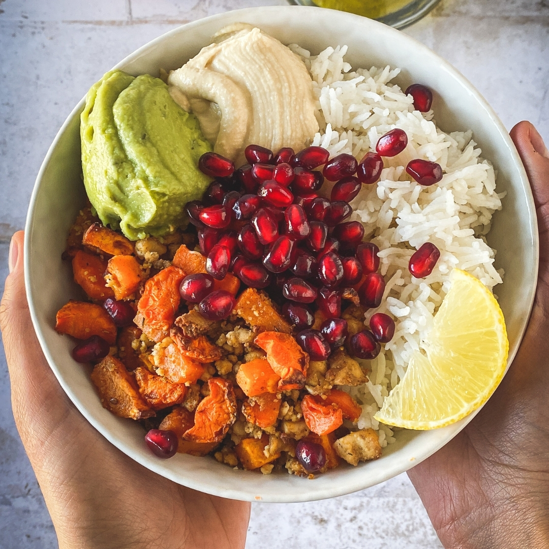 Bowl autunnale con patate dolci e carote
