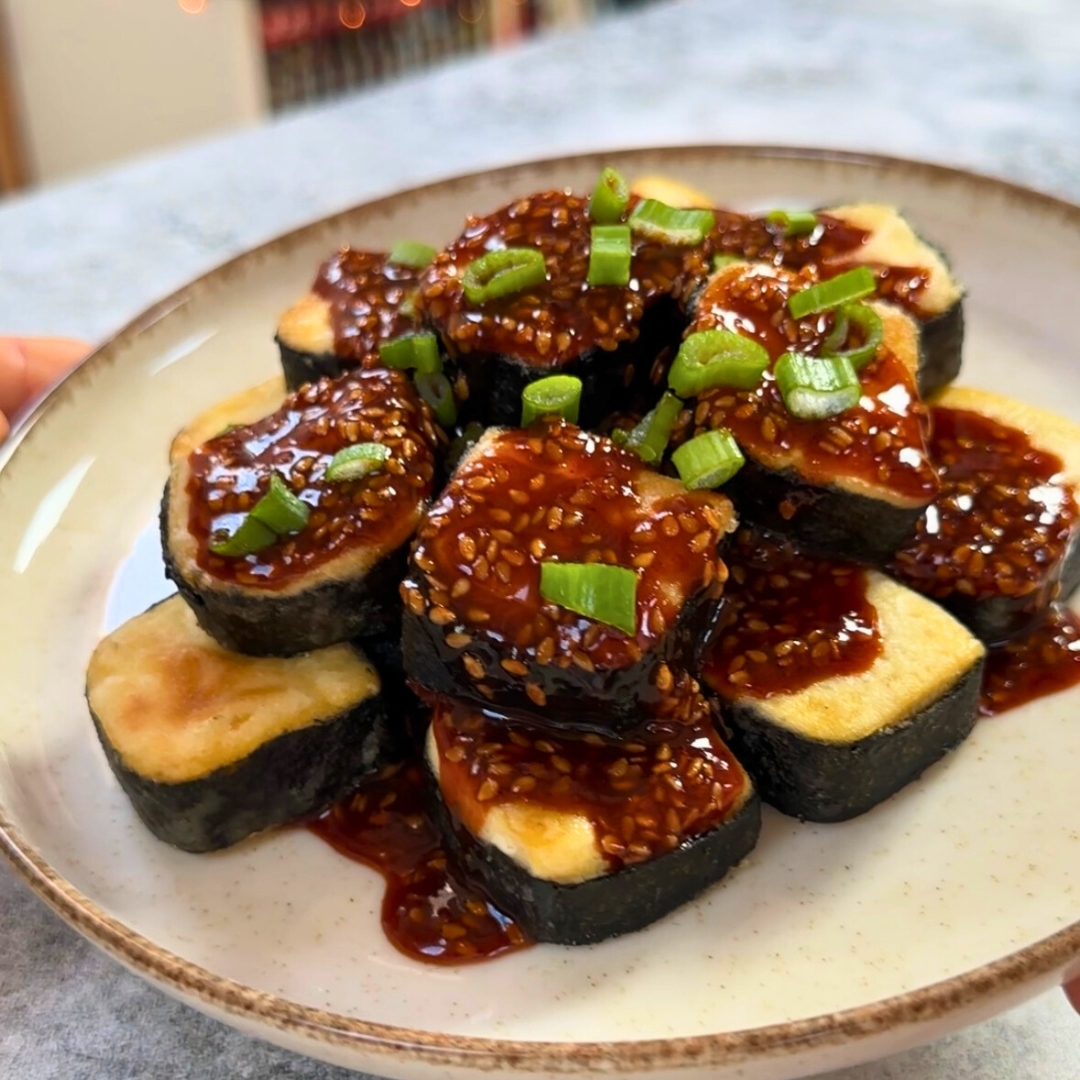 Rotolini di tofu e alga nori