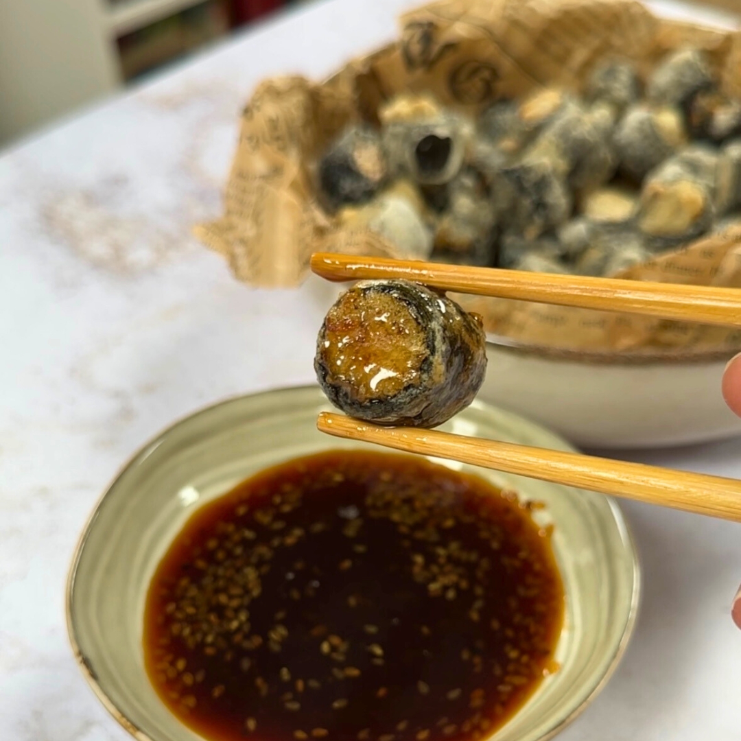 Rotolini croccanti di alga nori e funghi enoki